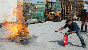 Feuerbekämpfung mit dem Feuerlöscher